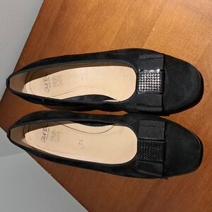 Ara Garnet Black Suede Low Pumps Size 10